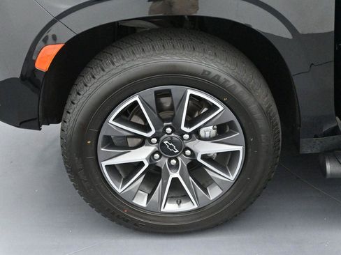 Used 2023 Chevrolet Tahoe Z71 w/ Z71 Off-Road Package AWD/4WD image 33