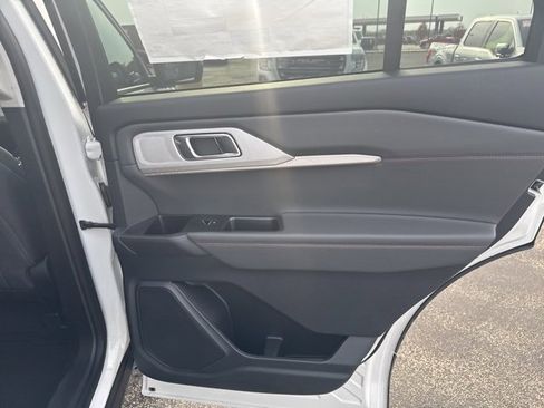 Used 2025 Ford Explorer Active image 40