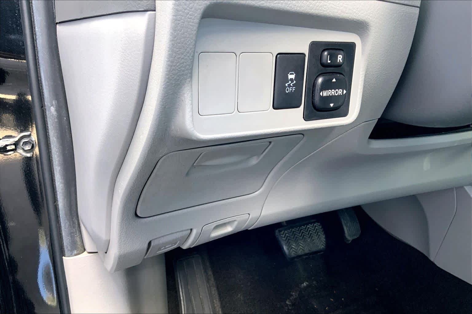 Used 2010 Toyota Corolla LE w/ All Weather Guard Pkg FWD image 35