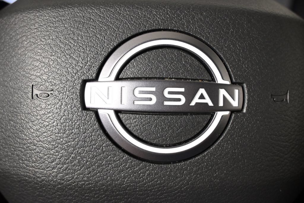 Used 2025 Nissan Rogue Platinum FWD image 37