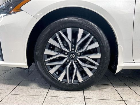 Used 2024 Nissan Altima 2.5 SV w/ SV Premium Package AWD/4WD image 7