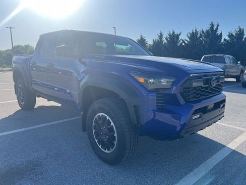 Certified 2025 Toyota Tacoma TRD Off-Road w/ TRD Off Road Upgrade Package AWD/4WD image 3