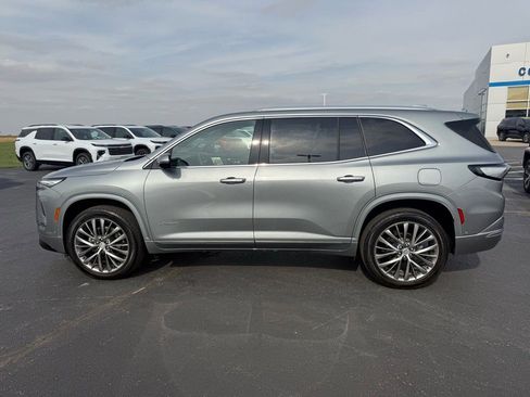 Used 2025 Buick Enclave Avenir w/ Super Cruise Package image 2