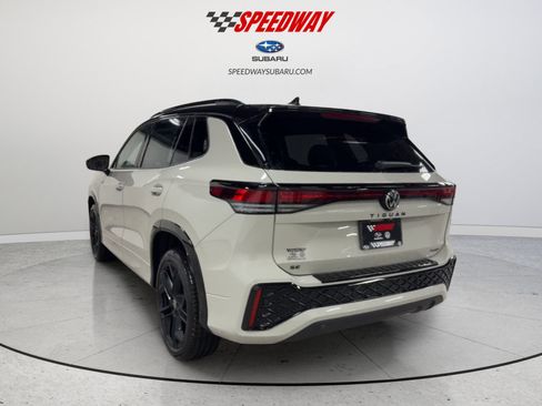 New 2026 Volkswagen Tiguan SE R-Line image 8