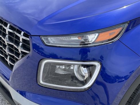 New 2025 Hyundai Venue Limited image 16