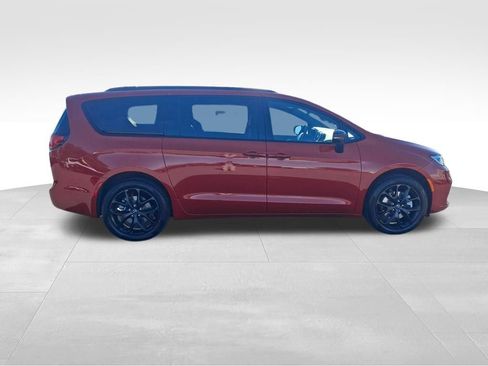 New 2026 Chrysler Pacifica Limited w/ S Appearance Package AWD/4WD image 8