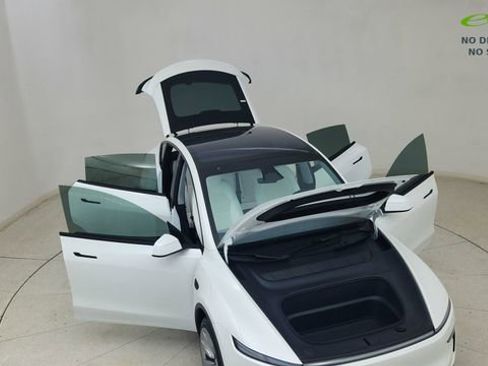 Used 2026 Tesla Model Y Long Range RWD image 81