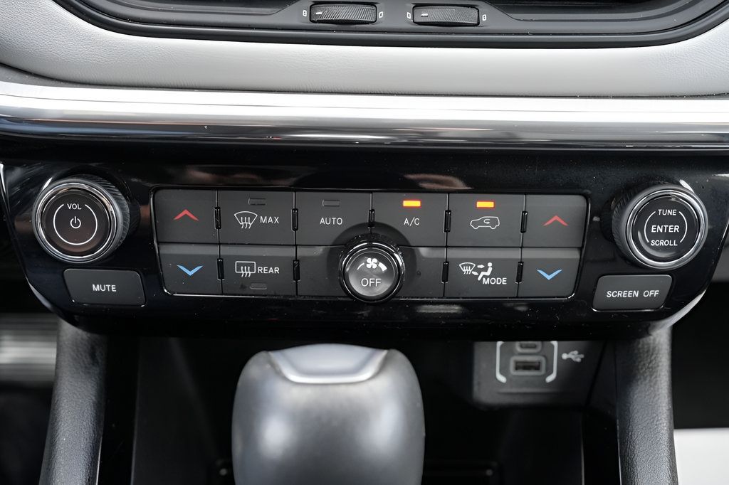 Used 2024 Jeep Compass Limited AWD/4WD image 35