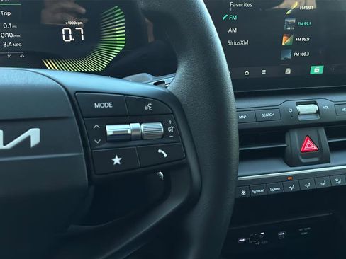 Certified 2025 Kia K4 image 27