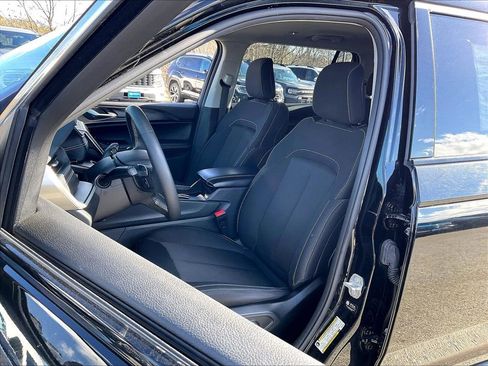 Used 2023 Jeep Grand Cherokee L Laredo image 9