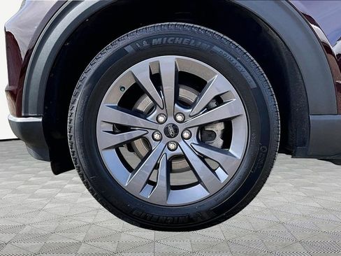 Certified 2022 Ford Explorer XLT w/ Equipment Group 202A image 9