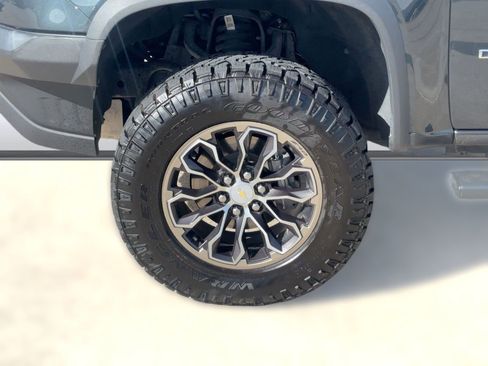 Used 2018 Chevrolet Colorado ZR2 image 11