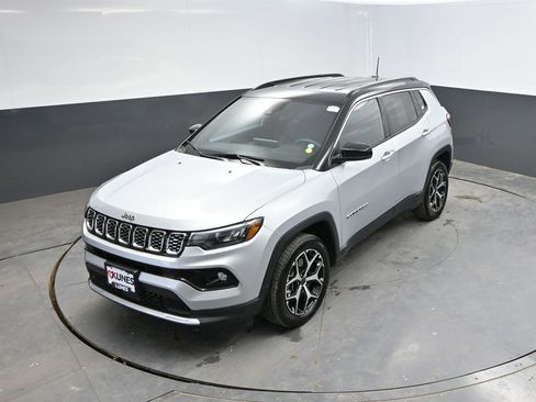 Used 2025 Jeep Compass Limited AWD/4WD image 24
