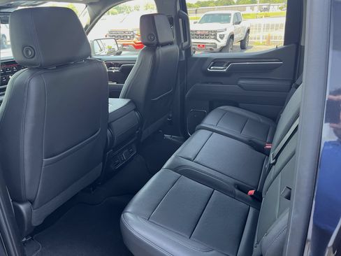 Used 2025 GMC Sierra 1500 SLT AWD/4WD image 4