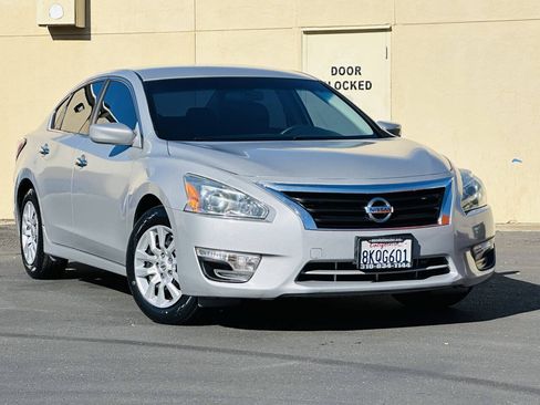 Used 2014 Nissan Altima 2.5 S FWD image 1