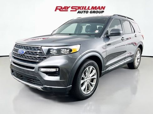 Used 2020 Ford Explorer XLT w/ Equipment Group 202A AWD/4WD image 2