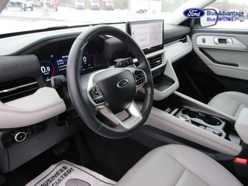 Certified 2025 Ford Explorer Active w/ Active Comfort Package AWD/4WD image 10