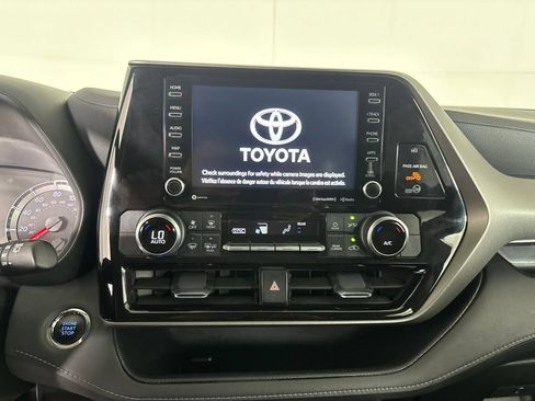 Used 2022 Toyota Highlander LE AWD/4WD image 13