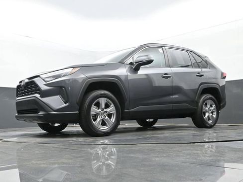 Used 2022 Toyota RAV4 XLE w/ Convenience Package FWD image 29