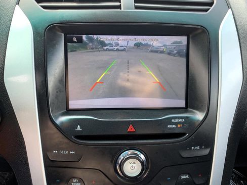 Used 2015 Ford Explorer XLT w/ Equipment Group 202B AWD/4WD image 25