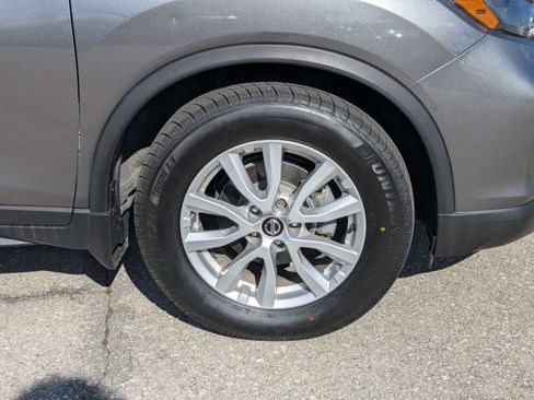 Used 2019 Nissan Rogue S w/ Special Edition Package FWD image 12