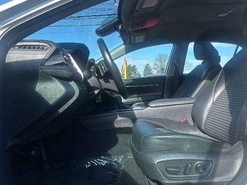 Used 2021 Toyota Camry SE image 11