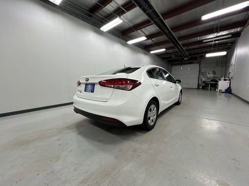 Used 2017 Kia Forte LX image 8