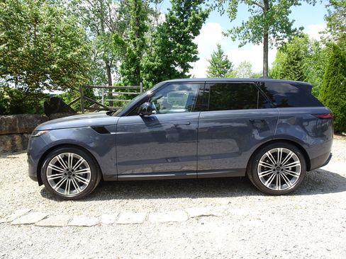 New 2026 Land Rover Range Rover Sport SE AWD/4WD image 9