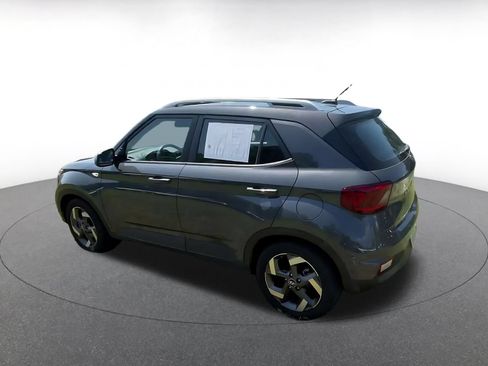 Used 2025 Hyundai Venue SEL FWD image 9