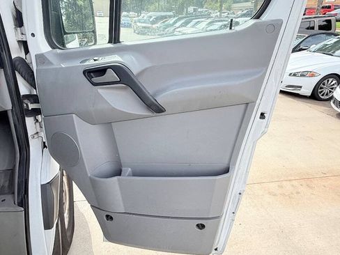 Used 2015 Mercedes-Benz Sprinter 2500 image 26