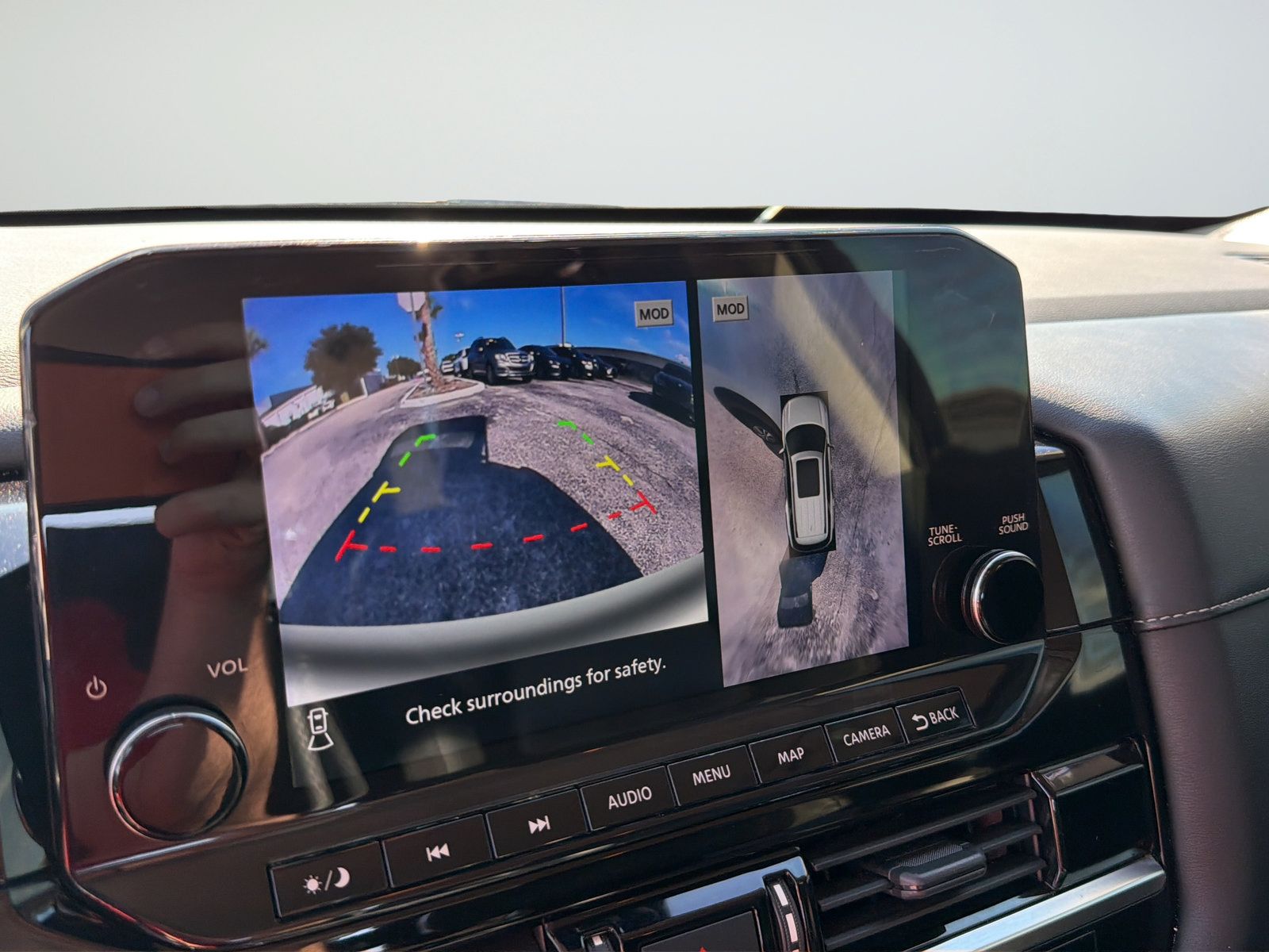 Used 2023 Nissan Pathfinder SL w/ Black Appearance Package FWD image 23