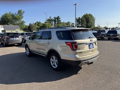 Used 2017 Ford Explorer XLT w/ Equipment Group 202A AWD/4WD image 6