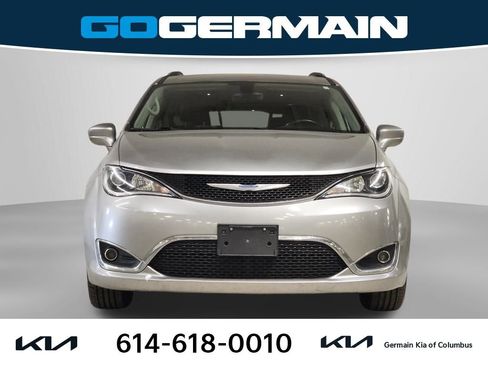 Used 2018 Chrysler Pacifica Touring-L image 3