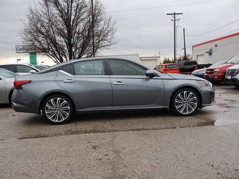 Used 2023 Nissan Altima 2.5 SL FWD image 9