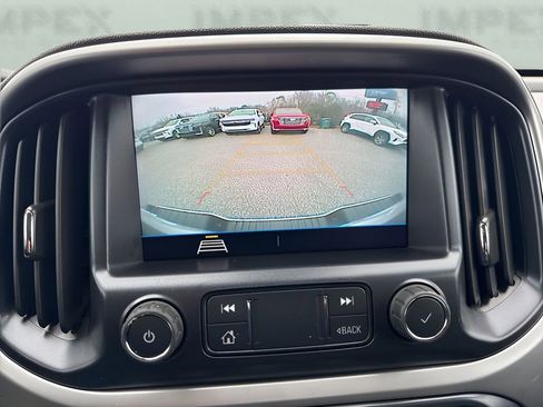 Used 2022 Chevrolet Colorado LT w/ Fleet Safety Package image 18