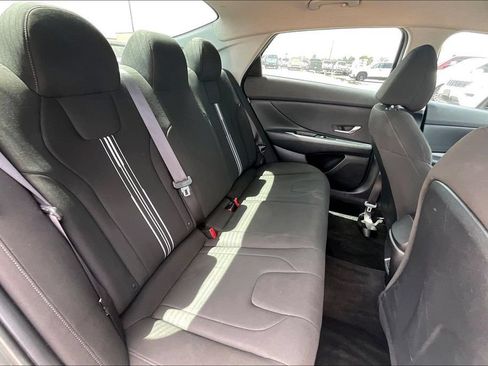 Used 2024 Hyundai Elantra SEL FWD image 21