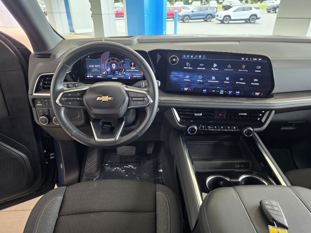 Used 2025 Chevrolet Suburban LS AWD/4WD image 3