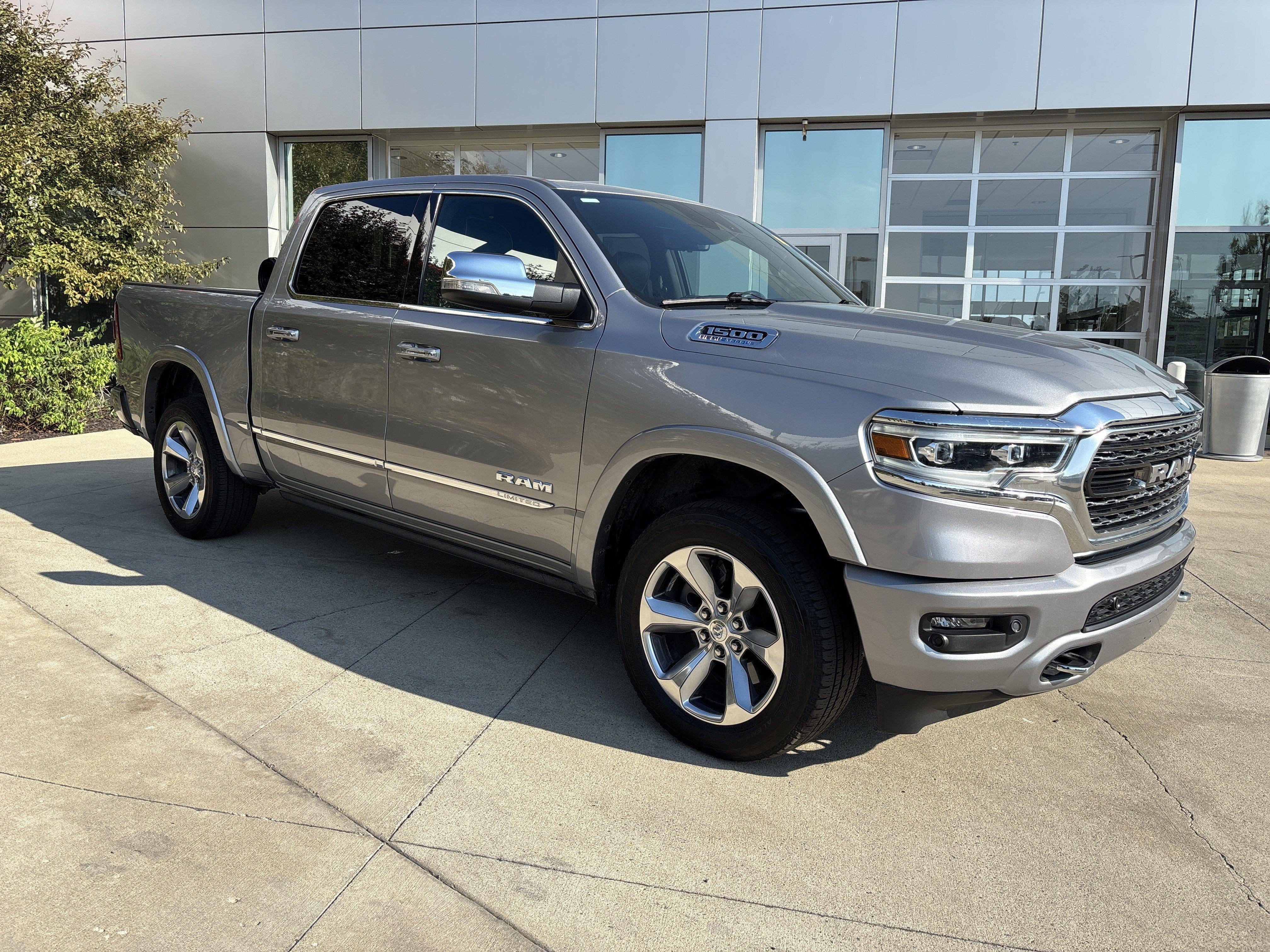 Used 2021 RAM 1500 Limited AWD/4WD image 2