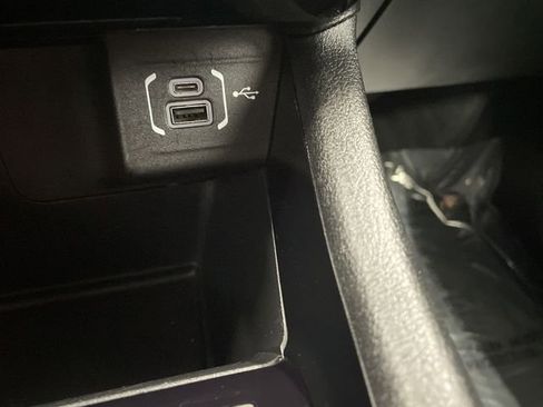 Used 2024 Jeep Compass Limited image 25