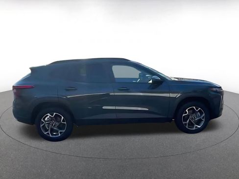 Used 2025 Chevrolet Trax LT image 16