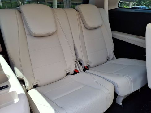 Used 2026 Mercedes-Benz GLS 450 4MATIC image 31
