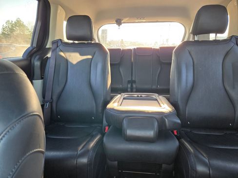 Certified 2024 Kia Carnival LX image 13