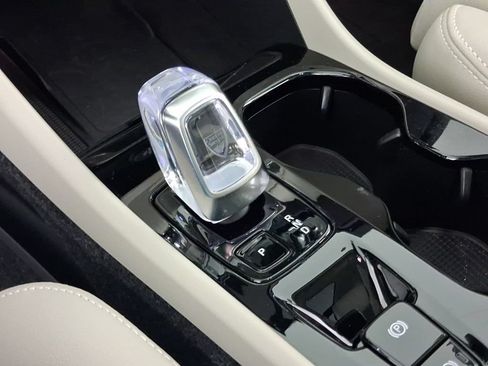 Certified 2026 Volvo XC40 B5 Plus AWD/4WD image 26