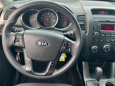 Used 2011 Kia Sorento LX image 11