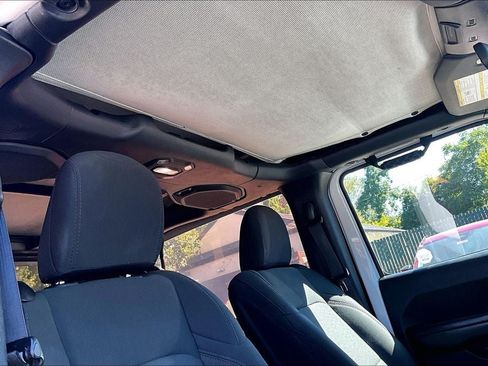 Used 2018 Jeep Wrangler Sport AWD/4WD image 25