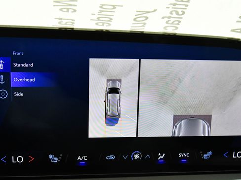 Used 2024 Chevrolet Traverse LT FWD image 24
