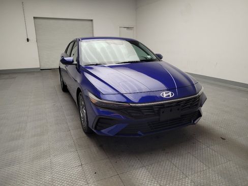 Used 2024 Hyundai Elantra Blue image 14