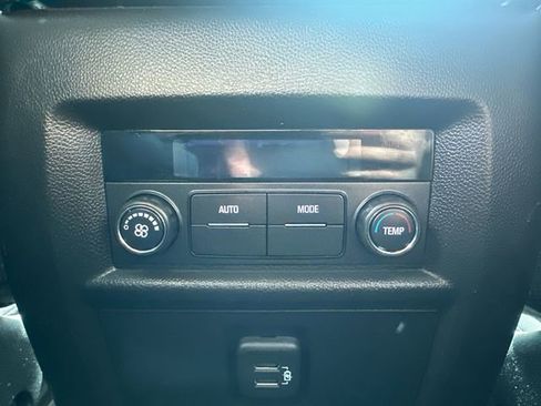 Used 2022 Chevrolet Traverse LT w/ LPO, Floor Liner Package image 17