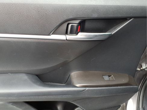 Used 2023 Toyota Camry SE image 12