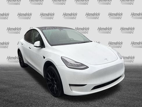Used 2022 Tesla Model Y Long Range image 2